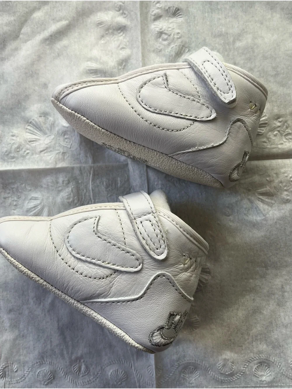 NWOT Vintage Nike Baby Swoosh Size 2 White Leather Sneaker Booties